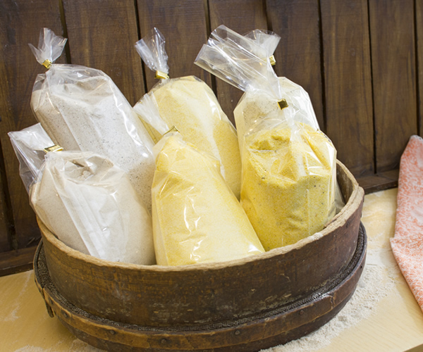 Farine e Polenta di ogni tipo prodotti con macinazione tradizionale